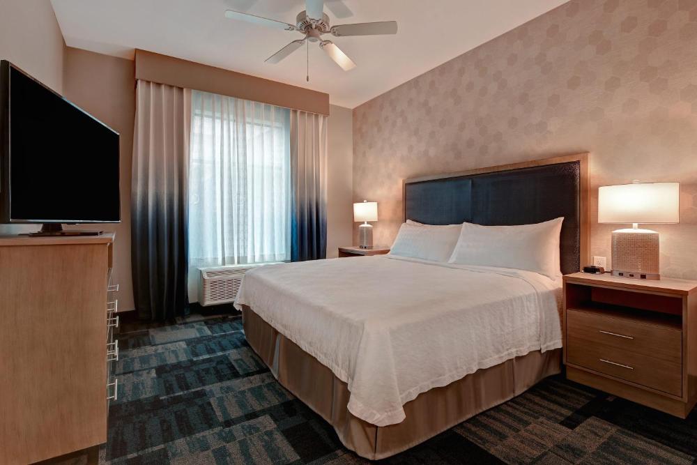 King Suite - Hearing Access/Non-Smoking interior