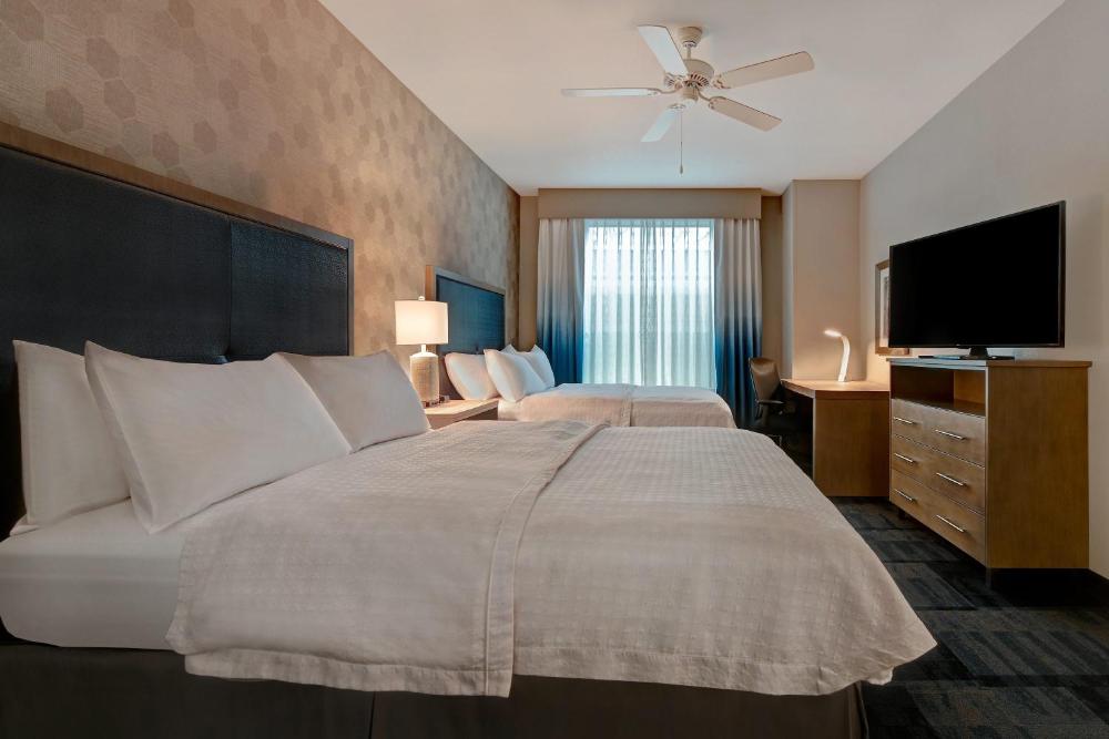 One-Bedroom Queen Suite with Two Queen Beds - Non-Smoking interior